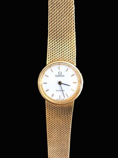 null OMEGA
Ladies' wristwatch in 18K yellow gold (750°/°°), the circular white dial...