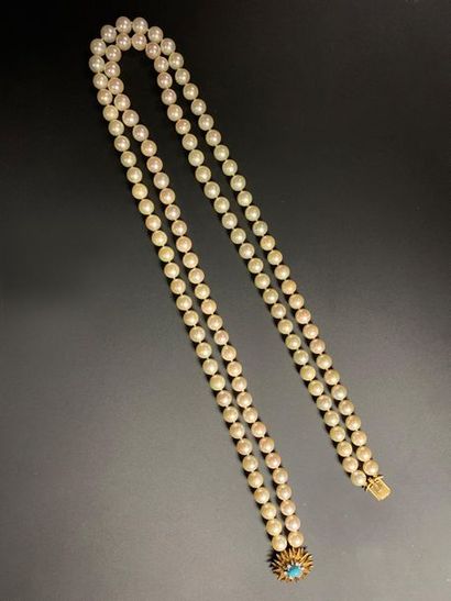  A CHARGE Collier à deux rangs de perles de culture, lle fermoir en or jaune 18K...