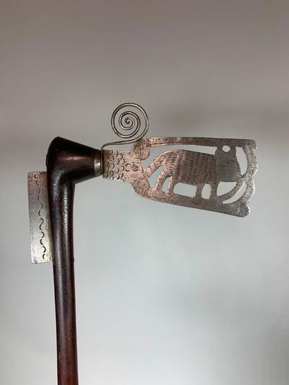 null Recade Dahomey (Benin) with an iron representing an animal, probably a lion,...