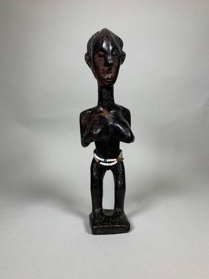 Statuette féminine en bois patiné. Bambara,...
