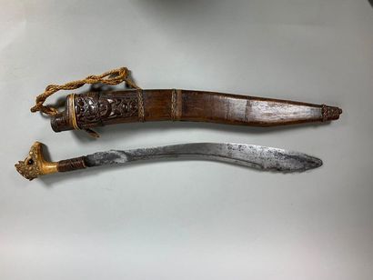 null Mandau. Throat blade.
Indonesia, 19th century. 
L: 70 cm
