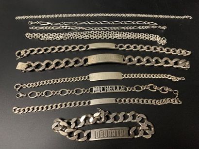 null Set of six silver bracelets and one silver chain.
Weight: 253g