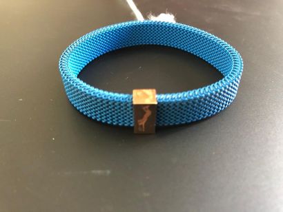 null MUBOUSSIN. Blue elastic metallic mesh bracelet, the slide in 14K yellow gold...