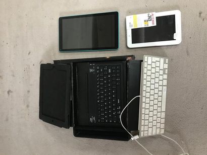 null 2 KEYBOARDS INCLUDING AN APPLE, SAMSUNG 2 TABLET AND A LEXI TAB (WITHOUT CA...