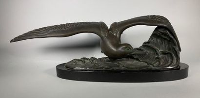 null Irénée ROCHARD (1906-1984)
La mouette.
Epreuve en régule à patine brun nuancé....