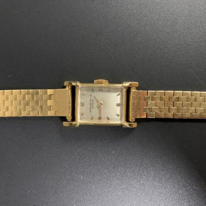 null PATEK PHILIPPE
Ladies' wristwatch in 18K yellow gold (750°/°°), the rectangular...