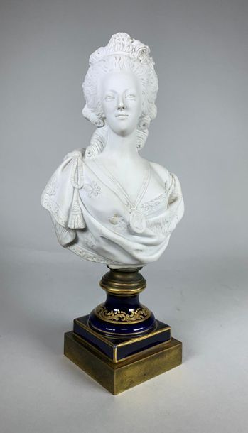 null Ecole française, vers 1900
Buste de Marie-Antoinette en biscuit.
H : 22 cm
Sur...