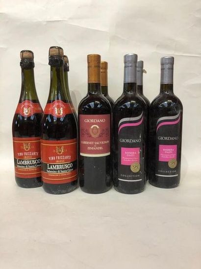 null Huit bouteilles de vin italien :
- Trois bouteilles de Barbera d'Asti, Giordano,...
