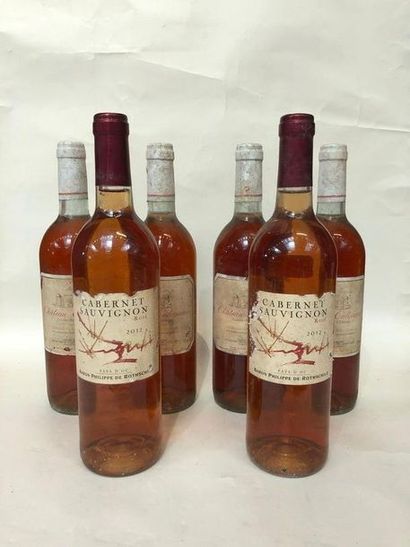 null Six bouteilles de rosé :
- deux bouteilles de rosé Cabernet Sauvignon 2012
-...