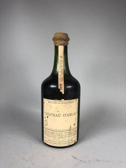 null Une bouteille de Château d'Arlay Vieux Marc de Franche Comté. Domaine des Patrices...