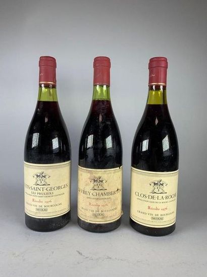 null Lot composé de :
- une bouteille de Clos de la Roche. Nicolas 1976 (LB)
- une...