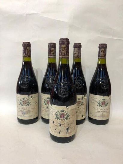 null Cinq bouteilles de Bourgogne Pinot noir, cuvée saint Vincent, 2002 (étiquettes...