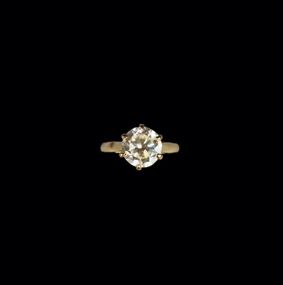null Bague en or jaune 18K (750°/°°) serti d'un diamant solitaire taille brillant....