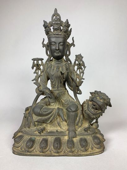 null Sujet en bronze de patine brune représentant le bodhisattva

Manjusri assis...