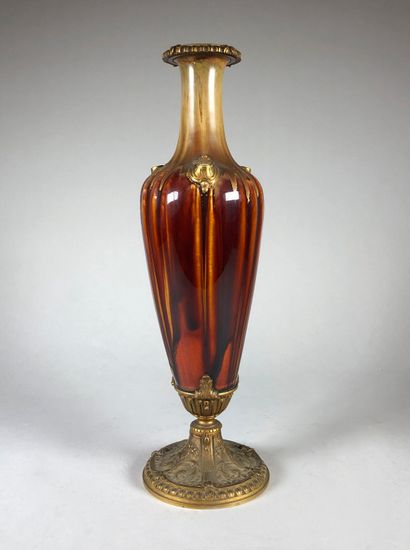 null Paul LOUCHET (1854-1936). Vase fuselé en céramique émaillé. Monture en bronze...