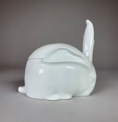 null Édouard Marcel SANDOZ (1881-1971)

Boîte au lapin.

Biscuit émaillé monogrammé...