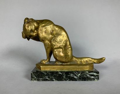 null Georges GARDET (1863-1939)

Chat à la toilette.

Epreuve en bronze à patine...