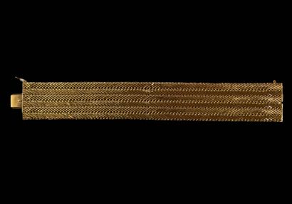 null 
Bracelet manchette souple en or jaune 18K (750°/°°). 




Long. : 18 cm - Poids...