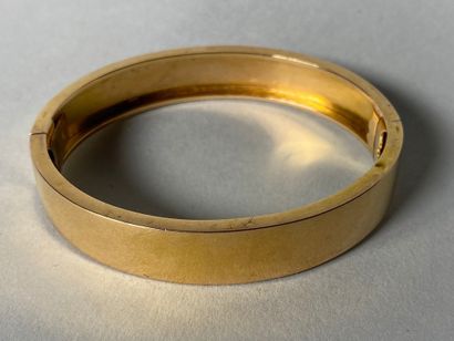 null Bracelet jonc à charnière en or jaune 18K (750°/°°).

Larg. : 5,6 cm - Poids...