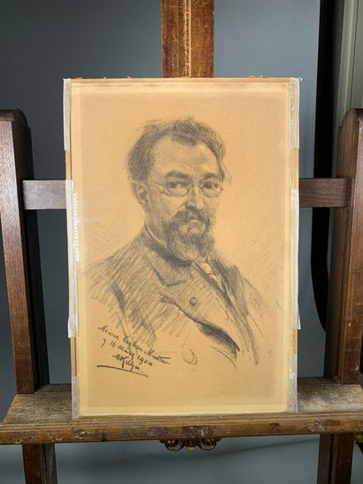 null Max KAHN (1857-1939)

Portrait d'homme, 1904.

Dessin au crayon noir signé,...