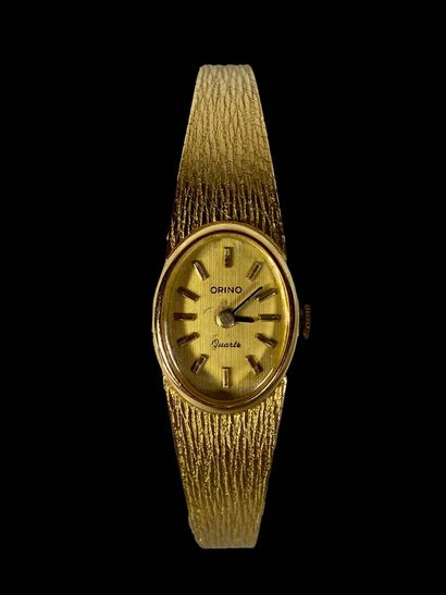 null ORINO

Montre bracelet de dame en or jaune 18K (750°/°°), le cadran ovale à...