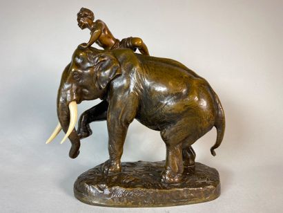 null Charles VALTON (1851-1918)

Cornac et son éléphant.

Rare épreuve en bronze...