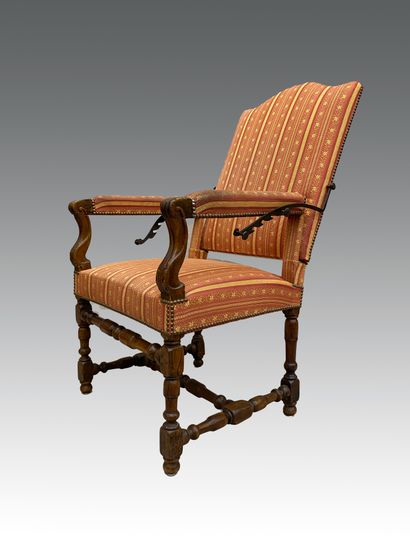 null Sick chair in oak molded and carved with acanthus leaves. Turned wooden base...