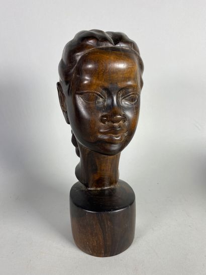 null Malagasy school

Head of a girl.

Sculpture in ebony.

H : 24 cm