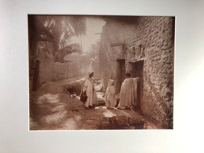 Lot of eight photographs on the Maghreb :...
