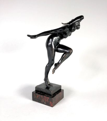 null Edouard Marcel SANDOZ (1881-1971)

Nude dancer.

Proof in bronze with a shaded...