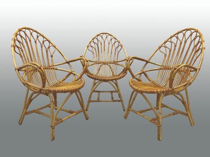 null Garden furniture composed of a suite of three armchairs "shell" and a circular...