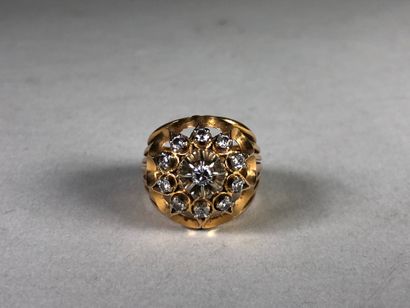 Bague dôme en or jaune 18K (750°/°°), l'anneau...