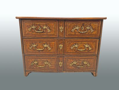 null Chest of drawers in the taste of HACHE in veneer and marquetry nets, opening...