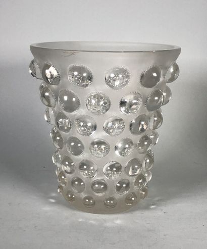 null René LALIQUE (1860-1945)

Vase « Bammako » (modèle créé en 1934). Épreuve en...