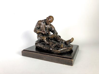  Aimé-Jules DALOU (1838-1902) 
L'aiguiseur de faux. 
Epreuve en bronze à patine brun...