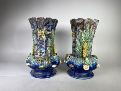 null In the taste of the Renaissance

Pair of long-necked vases in earthenware applied...