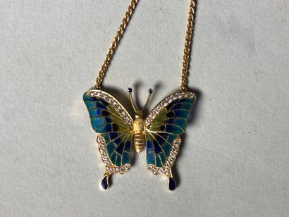 null Collier en or jaune 18K (750°/°°), la chaine retenant un papillon émaillé à...