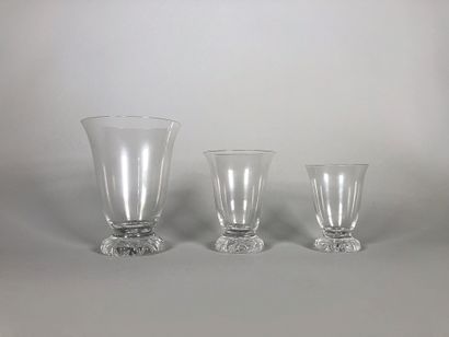 null DAUM 

Partie de service de verres modèle Kim comprenant six verres à eau (égrenures...