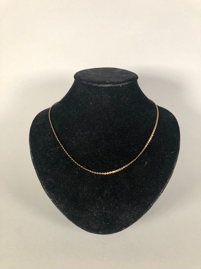 null Collier en or jaune 18K (750°/°°) à maillons en Y articulés.

Long. : 52 cm...