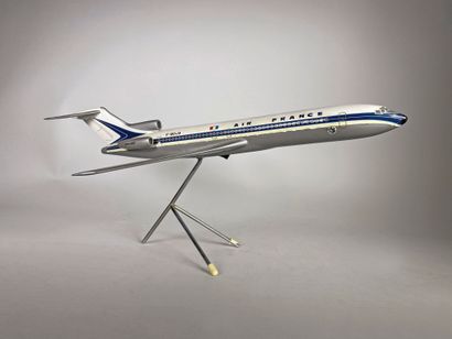null 
Maquette d'avion AIR FRANCE Boeing 727 en métal laqué sur support.




L :...