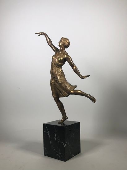 null Joe DESCOMPS (1869-1950)

Danseuse orientale.

Epreuve en bronze à patine vieil...