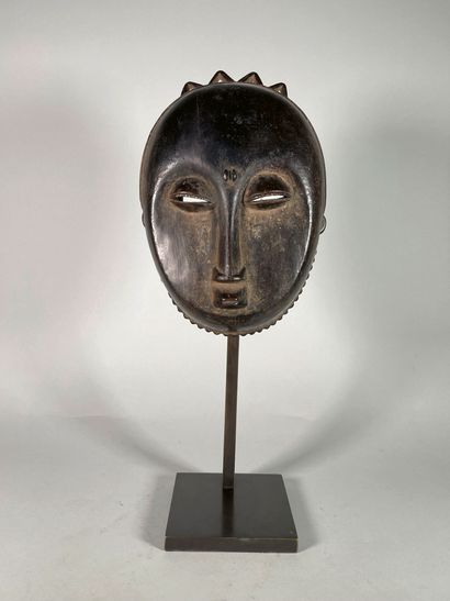 null Very beautiful Yaoure mask with moon face, beautiful black patina.
Ivory Coast.
H...