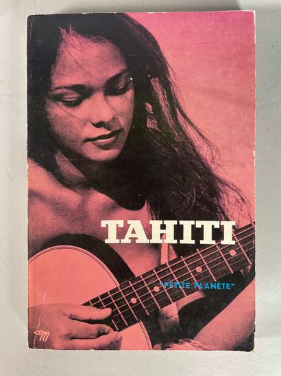null Lot of books on Oceania:
- LOURSIN (Jean-Marie), Tahiti, collection Petite planète,...