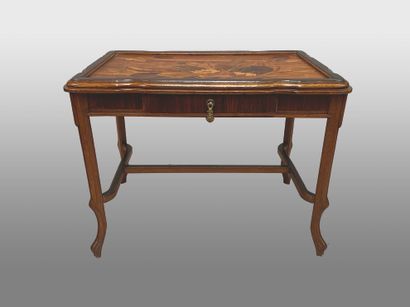 null Emile GALLE (1846-1904)
Small desk with water lily inlaid top opening to a drawer.
Signed.
H...