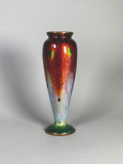 null Camille FAURE (1874-1956)
Vase balustre en émail sur cuivre à décor polychrome.
Signé.
(Un...