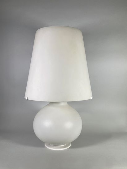 null MAX INGRAND (1908-1969) for FONTANA ARTE
Lamp model "1853".
Opaline glass and...