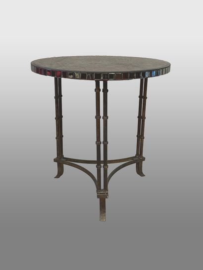 null Circular table or pedestal table in the taste of Jacques ADNET. Painted metal...