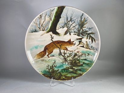 null Polychrome enameled earthenware circular dish of a fox stalking.
D : 47 cm