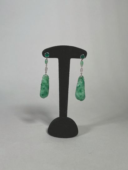 null Pair of earrings in 18K (750°/°°) white gold set with small diamonds and jade...