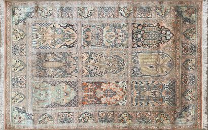 null Silk and wool carpet with floral motifs in registers.
190 x 125 cm
